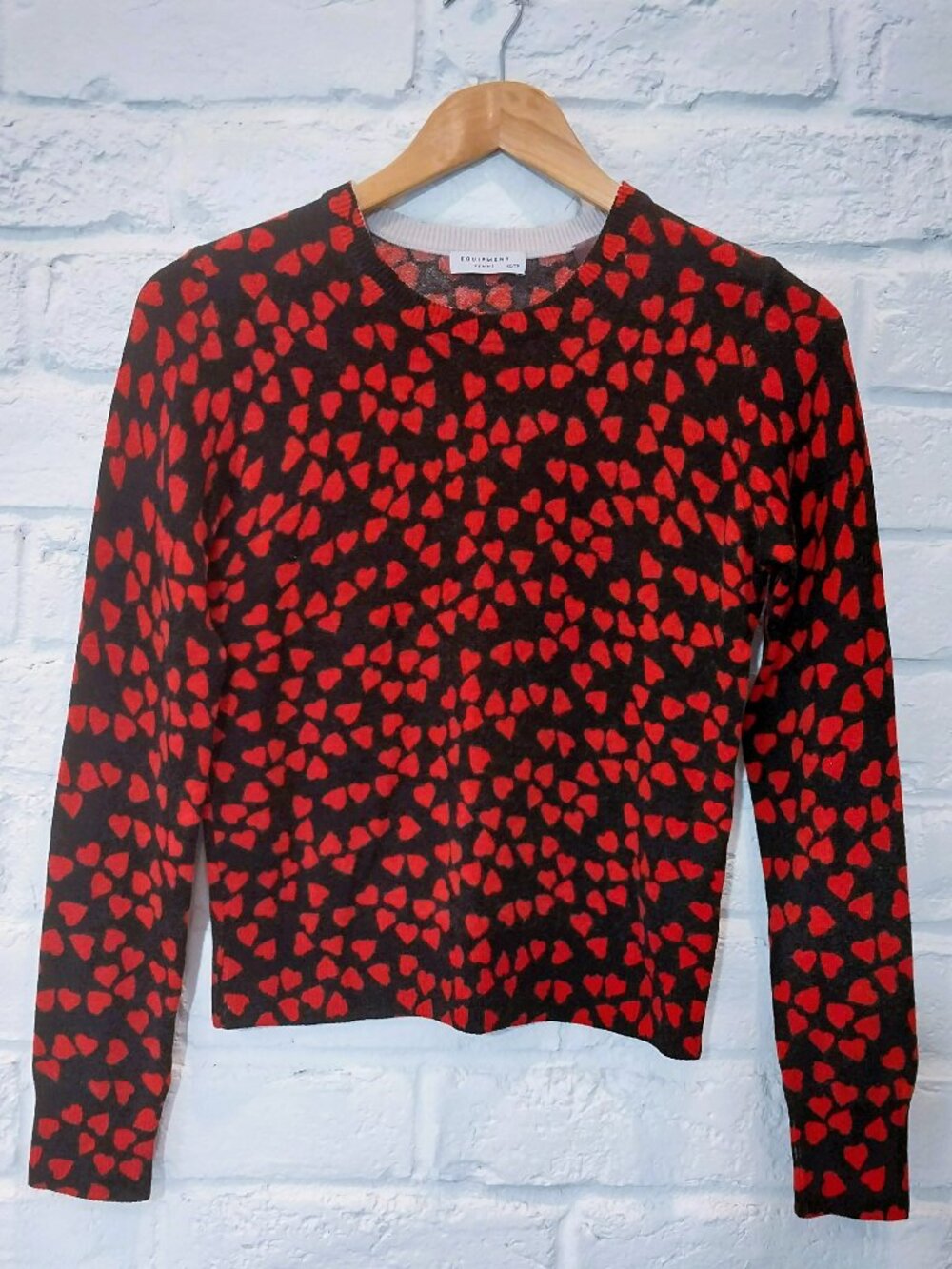 Equipment 100% Cashmere Sweater Womens XS Red Black Heart Print Crew Long Sleeve